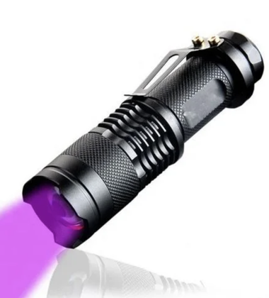 Tip diodă: UV 395 nm-Putere: 5W-Funcție ZOOM
Clemă de montare-Alimentare lanternă: 1x baterie AA de 1,5V sau 1x baterie reîncărcabilă 14500 (NU ESTE INCLUSĂ)-Lungime: 9,2 cm-Diametru: 2,6 cm-Culoare: Negru — Electrice si accesorii diverse en gros